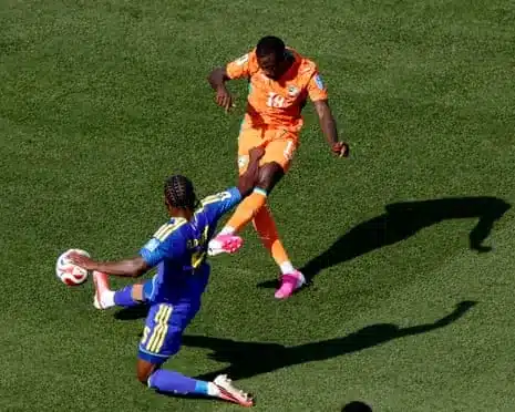 Nicolas Pepe scores their second goal.