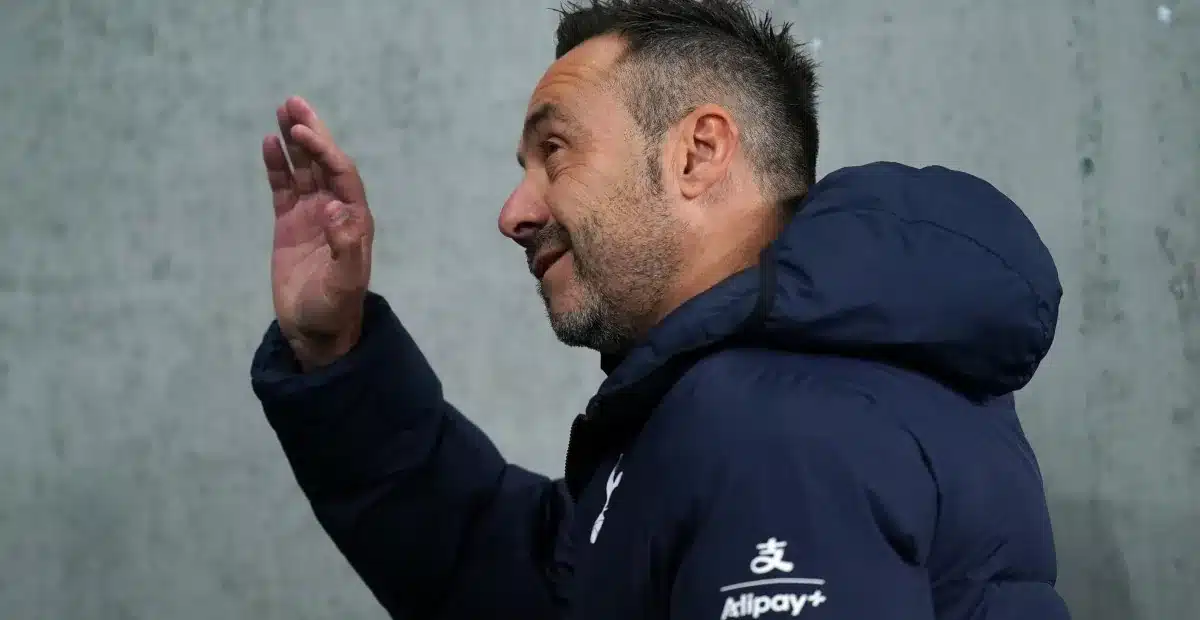 Djed Spence: Tottenham boss Roberto de Zerbi tells England defender to stay at club