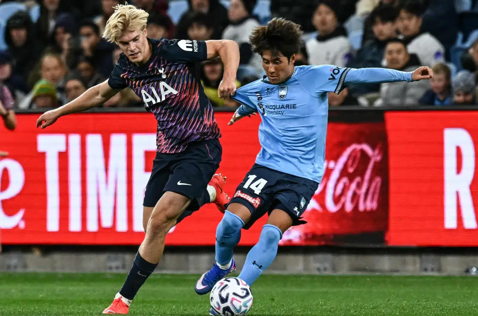 Roberto De Zerbi praises Luca Williams-Barnett, clarifies Bergvall situation following Sydney preseason friendly