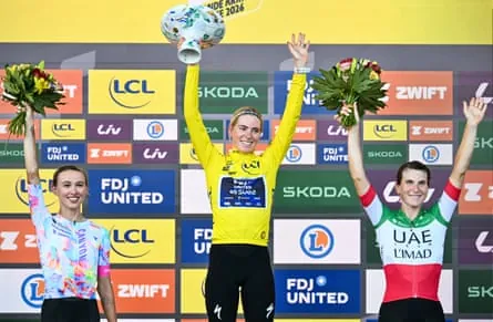Demi Vollering (centre), Kasia Niewiadoma (left) and Elisa Longo Borghini