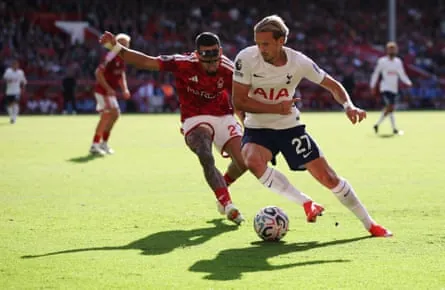Spurs' Mykhailo Mudryk takes on Daniel Muñoz